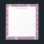 Stijlvolle vogelbloemen Mauve Pattern Gepersonalis Notitieblok<br><div class="desc">Een  bloempatroon van schattige bloemen in blauw op een schattige paarse achtergrond,  gepersonaliseerd met jouw naam.</div>