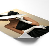 Stijlvolle vrouw in zwarte jurk en wit Pet Poster (Hoek)