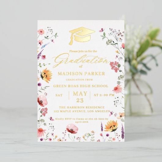 Stijlvolle Wildflower Meadow Garden Afstuderen Folie Uitnodiging (Staand Voorkant)