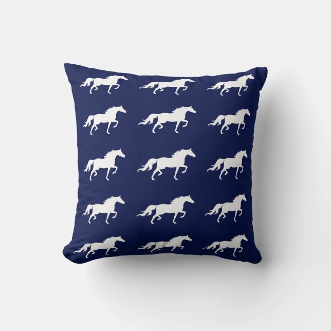 Stijlvolle witte paardensilhouettes op marineblauw kussen (Voorkant)