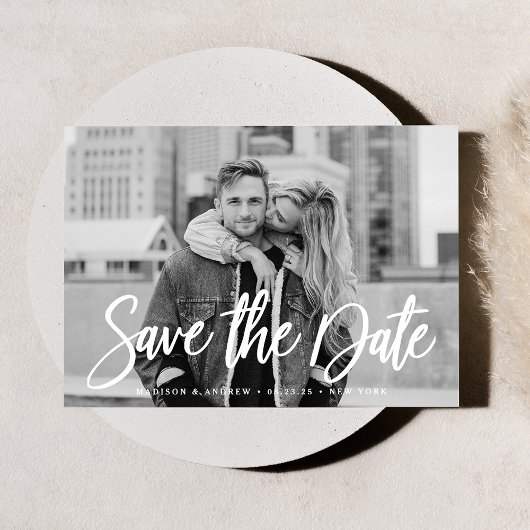 Stijlvolle witte script foto save the date
