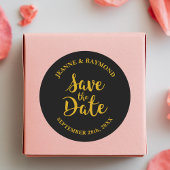 Stijlvolle Zwart Gouden Folie Save the Date Bruilo Ronde Sticker