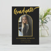 Stijlvolle zwart-gouden script Afstuderen foto Aankondiging (Staand voorkant)