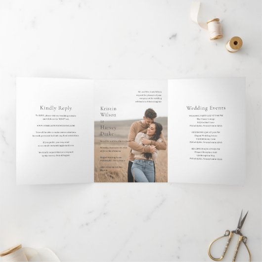 Stijlvolle zwart-wit foto moderne bruiloft drieluik uitnodiging (Binnen)