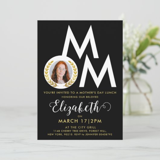 Stijlvolle Zwart Wit Goud Mom Laurel Krans Typo Kaart (Staand voorkant)