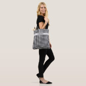 Stijlvolle zwart-witte Houndstooth Canvas tas (Op model)
