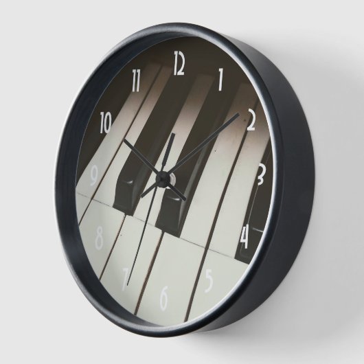 Stijlvolle zwarte en witte pianoketoestel foto (Hoek)