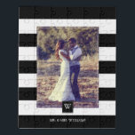 Stijlvolle zwarte en witte strepen puzzel<br><div class="desc">Gepersonaliseerd monogrammed fotoontwerp.</div>