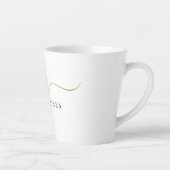 Stijlvolle zwarte goudmonogram Elegant Script Name Latte Mok (Rechts)
