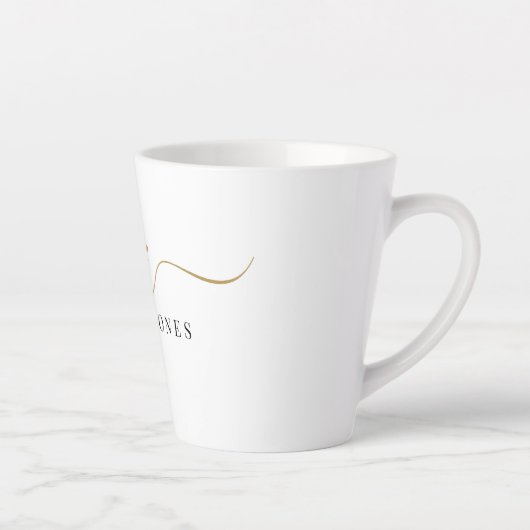 Stijlvolle zwarte goudmonogram Elegant Script Name Latte Mok (Rechts)