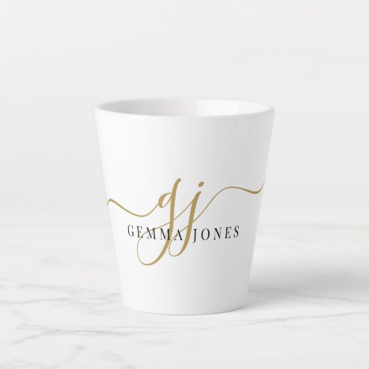 Stijlvolle zwarte goudmonogram Elegant Script Name Latte Mok (Voorkant)