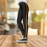 Stijlvolle zwarte Leggings met Oranje zijstreep<br><div class="desc">Deze strakke en comfortabele zwarte leggings met een gedurfde oranje zijstreep zijn de perfecte aanvulling op uw casual garderobe. Ontworpen voor zowel fitness als mode, bieden ze een flatterende pasvorm en opvallende stijl. Of je nu naar de sportschool gaat of boodschappen doet, deze leggings bieden de perfecte mix van comfort...</div>