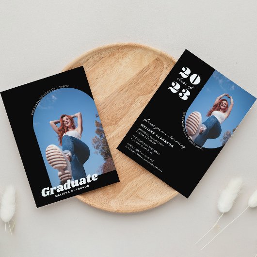 Stijlvolle zwarte retro foto boog afstudeerfeest kaart