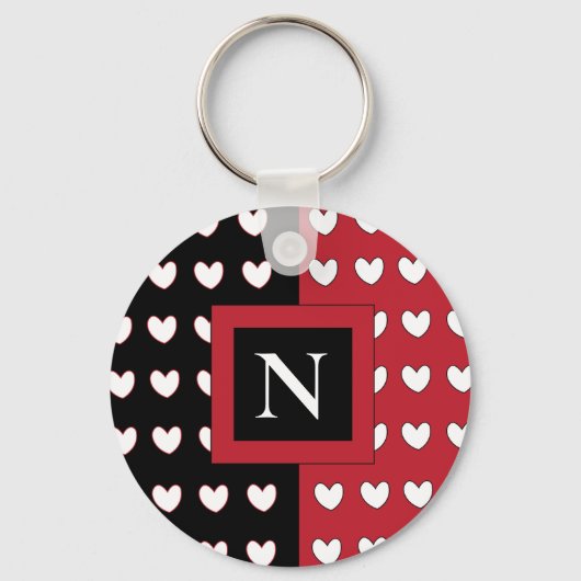 Stijlvolle Zwarte Rode Witte Harten Monogram Sleutelhanger (Voorkant)