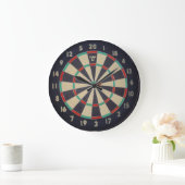 stikt oog in het dartboard; grote klok (Huis)