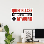 Stil alsjeblieft Phlebotomist op het werk Poster (Thuiskantoor)