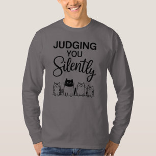 STIL OORDELEND OVER JE T-SHIRT