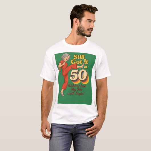 Still Got It at 50 – Funny Retro Kick Pose T-Shirt (Voorkant volledig)