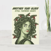 "Still Turning Heads" - Grappige Medusa Verjaardag Kaart (Voorkant)