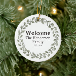 Stille Luxe Saliegroene Welkom Nieuwe Familienaam Keramisch Ornament