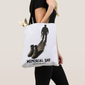Stille Moed – Herdenking Memorial Day Soldaat Scha Tote Bag (Dichtbij)