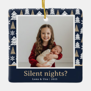 Stille Nachten? – Marineblauw en Gouden Boomrand Keramisch Ornament