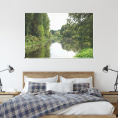 Stille Rivierreflectie Canvas Afdruk (Insitu (Slaapkamer))