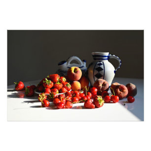 Stilleven met aardbeien, perziken en kersen foto afdruk