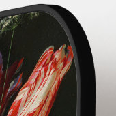 Stilleven met bloemen in een glazen vaas pickleball paddle (Links Detail)