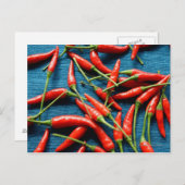 Stilleven van chilies tegen blauwe achtergrond briefkaart (Voorkant / Achterkant)