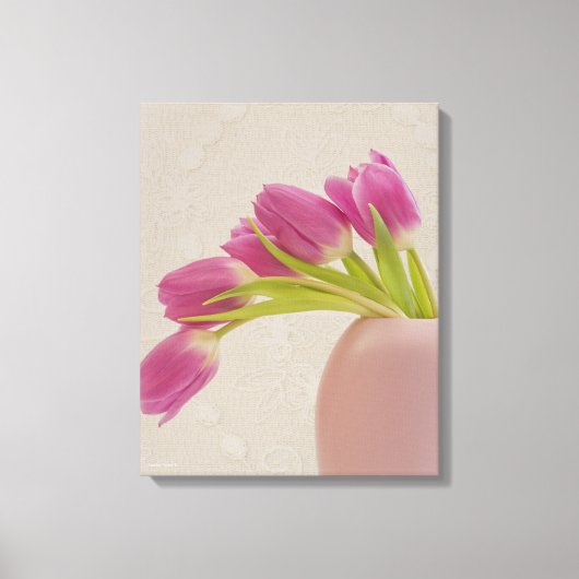 Stilleven van roze tulpen en kantdoek Print (Voorkant)