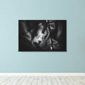 Stilleven zwart-wit afbeelding van een viool canvas afdruk (Insitu (Houten vloer))