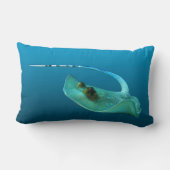 Stingray in beweging! Verloopblauwe achtergrond | Kussen (Achterkant)