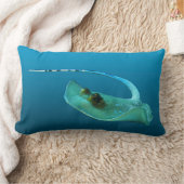 Stingray in beweging! Verloopblauwe achtergrond | Kussen (Deken)