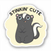 Stinkin Schattige Funny Skunk Pun Sticker (Voorkant)