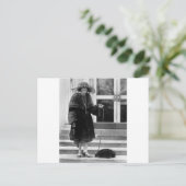 Stinky Date, 1922 Briefkaart (Staand voorkant)