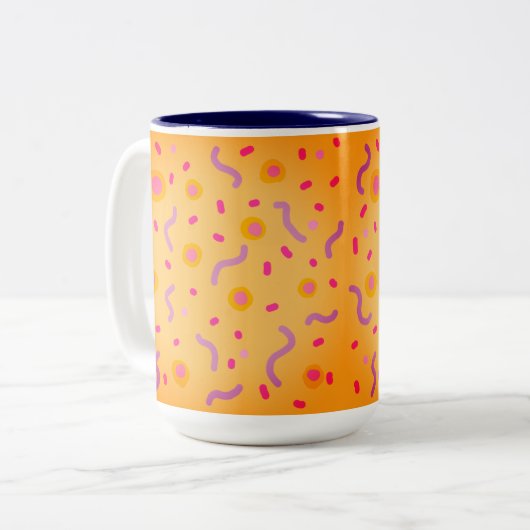 Stippen en lijnen tweekleurige koffiemok (Voorkant links)