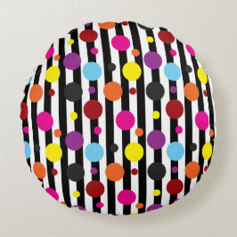 Stippen en strips rond kussen