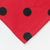 Stippen in rood en zwart fleece deken (Hoek)