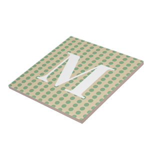 Stippen met bladerijkruis met een monogram tegeltje