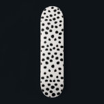 Stippen zwart en wit Dalmatiaans Persoonlijk Skateboard<br><div class="desc">Dierafdrukken - zwarte en witte Dalmatische geïnspireerde Stippen.</div>