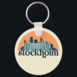 Stockholm Zweden City Skyline Retro Cityscape Art Sleutelhanger<br><div class="desc">en retro-stadsplan met prachtige skyline, toeristische attractie en cityscape art. Koelwolkenkrabber en bouwartikelen voor silhouette-illustratie voor toeristen en reizigers. Perfect als souvenir om terug naar huis te brengen wanneer je over de wereld reist. Bespaar de herinnering aan uw reis en vakantie met familie en vrienden. De achtergrondkleur kan aan uw...</div>