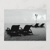 Stoelen en parasols op het strand briefkaart (Voorkant)