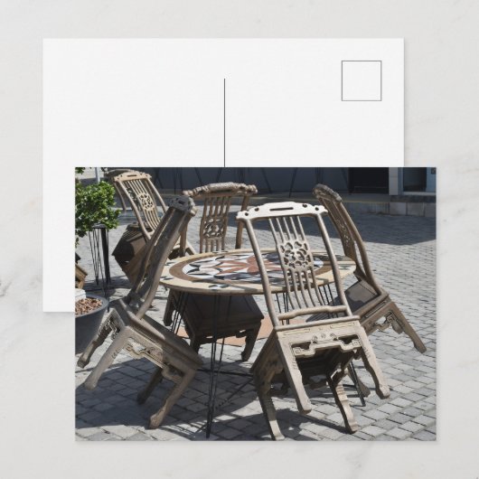 Stoelen leunen op tafel briefkaart (Voorkant / Achterkant)