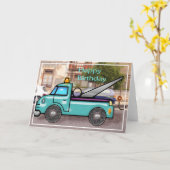 Stoere takelwagen in de straat verjaardag kaart (Gele Bloem)