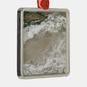 Stof en wolken over de Taklimakan Des Metalen Ornament (Rechts)