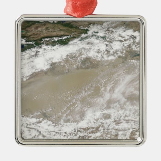 Stof en wolken over de Taklimakan Des Metalen Ornament (Voorkant)