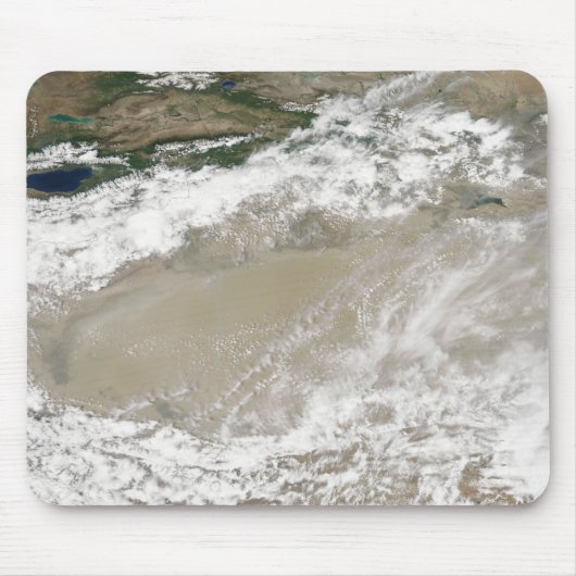 Stof en wolken over de Taklimakan Des Muismat (Voorkant)