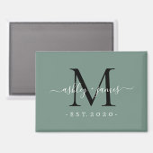 Stof groene moderne script monogram namen jaar magneet (Voorkant / Achterkant)
