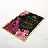 Stof Roze Bloemige Pruim Jurk Zwart Quinceanera Go Folie Uitnodiging (Gedraaid)